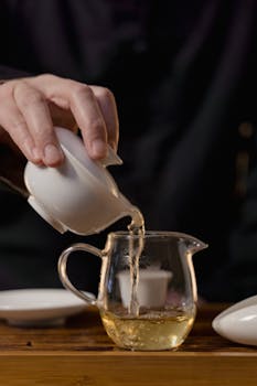 茶 (Chá) - Tea